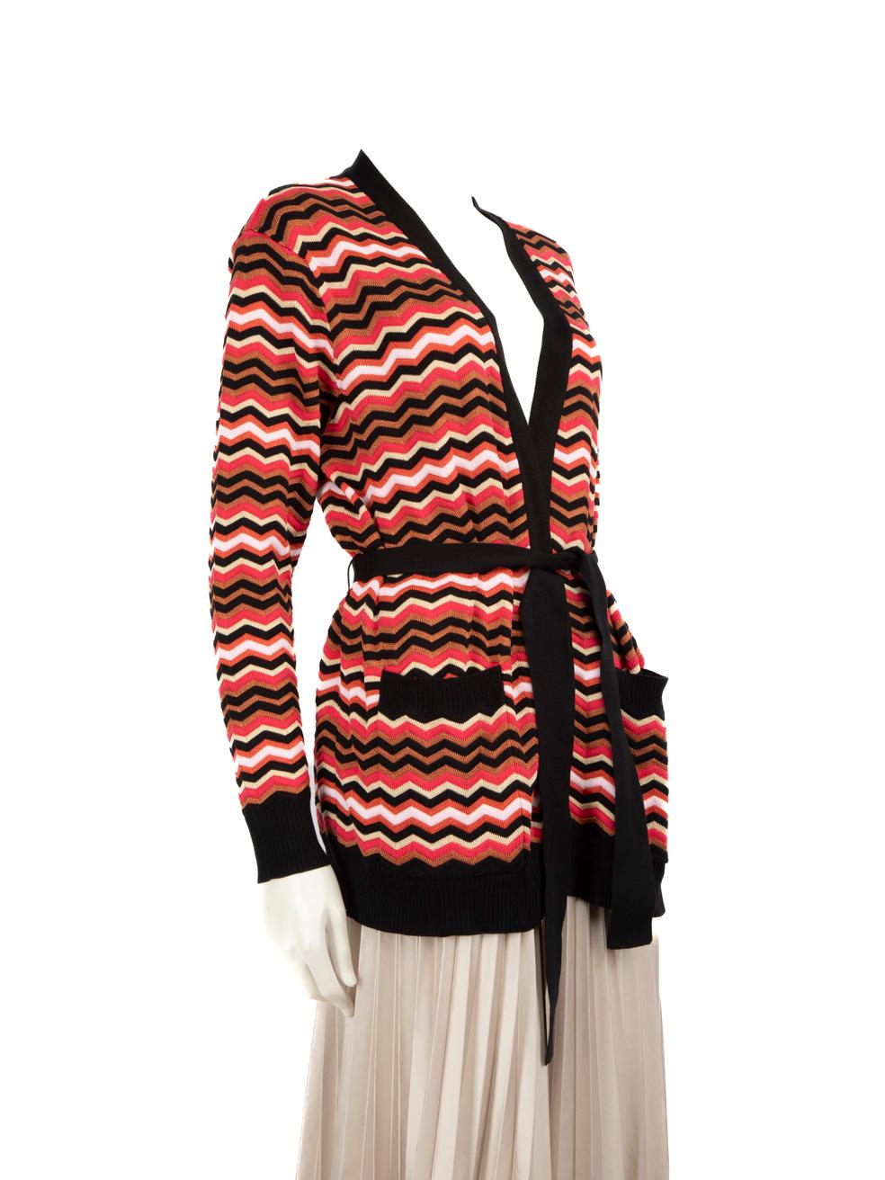 L'ÉTAT est Jamais porté, avec les étiquettes. Aucun signe d'usure n'est visible sur ce nouvel article de revente du créateur Missoni.
  
  
  
  Détails
  
  
  Multicolore
  
  Coton
  
  Cardigan en tricot
  
  Motif en zigzag
  
  Manches