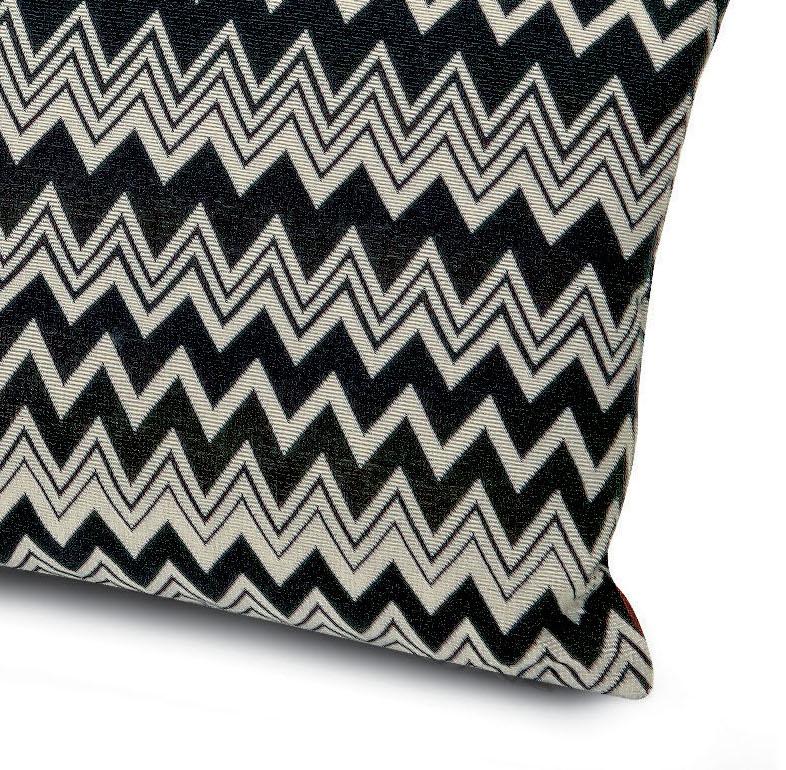 Decorative cushion in black and white iconic Missoni chevron print. Perfect for adding an elegant touch to any bedroom or living room.

Composition: 100% Polyester. Care: delicate dry-clean with perchlorethylene.

