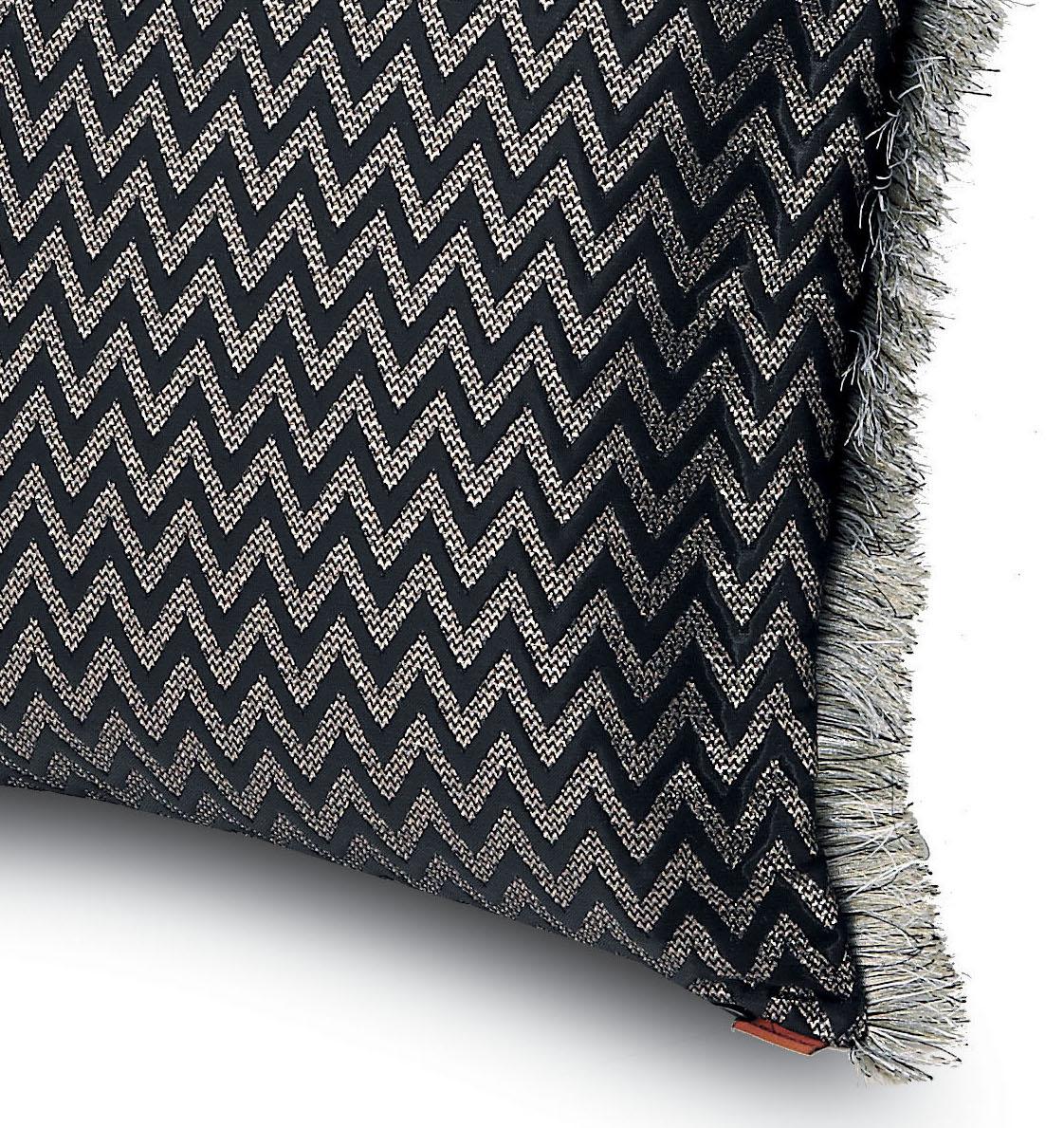 Embossed chevron jaquard. Perfect for adding an elegant touch to any bedroom or living room.

Composition: 60% Polyester, 40% PA. Care: delicate dry-clean with perchlorethylene.

