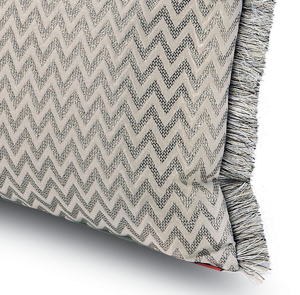Embossed chevron jaquard cushion in ivory and silver chevron print with fringe trim. Perfect for adding an elegant touch to any bedroom or living room. 

Composition: 60% Polyester, 40% PA. Care: delicate dry-clean with perchlorethylene.

