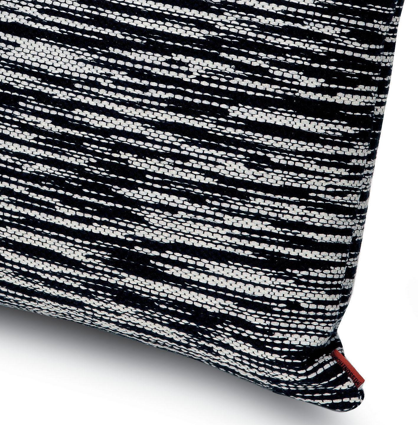 Woven black and white flame pattern by MissoniHome. 

Composition: 100% Cotton. Care: delicate dry-clean with perchlorethylene. Perfect for adding an elegant touch to any bedroom or living room.


