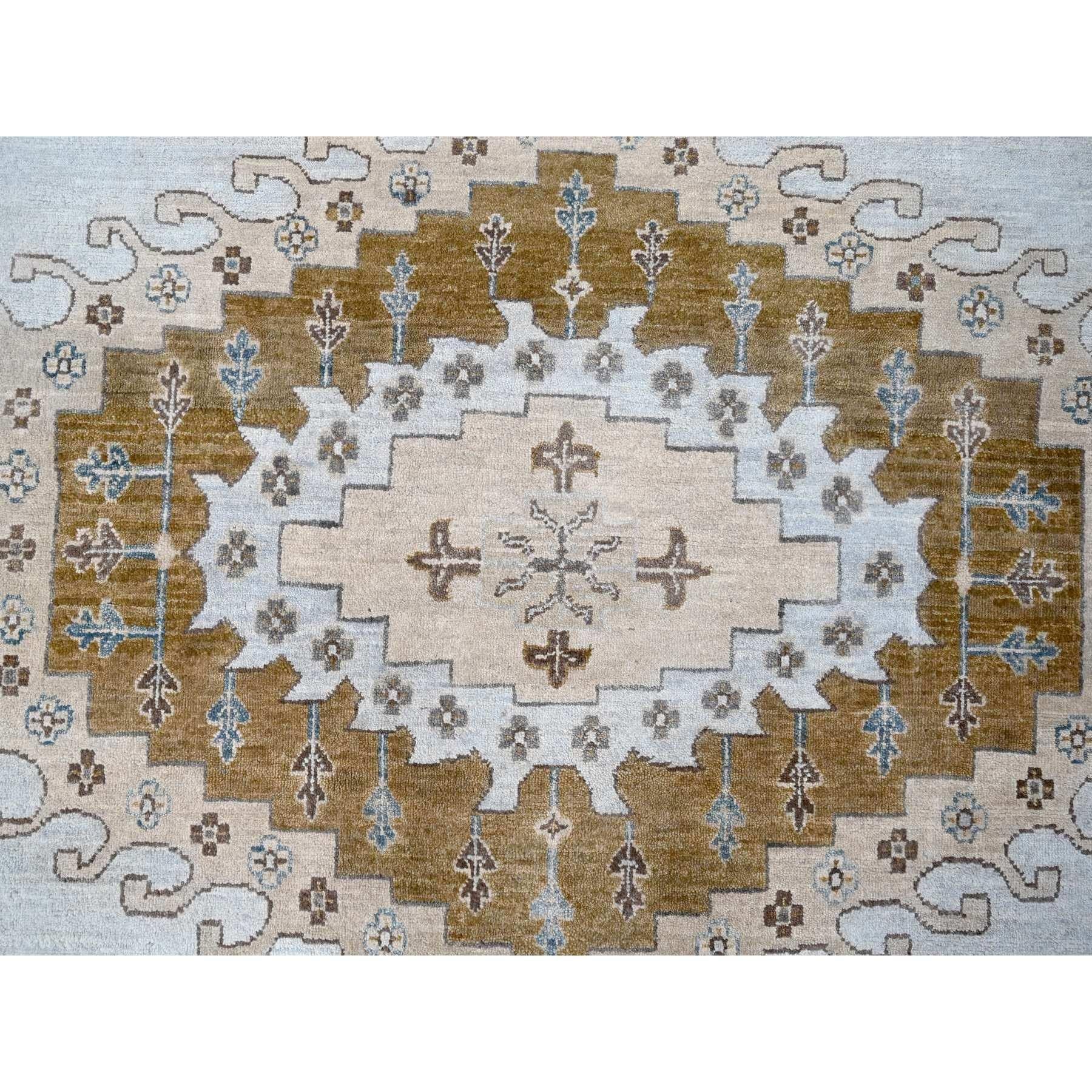 Hand-Knotted Mist Gray Hand Knotted Persian Village Inspired Wool Round Rug 13'10