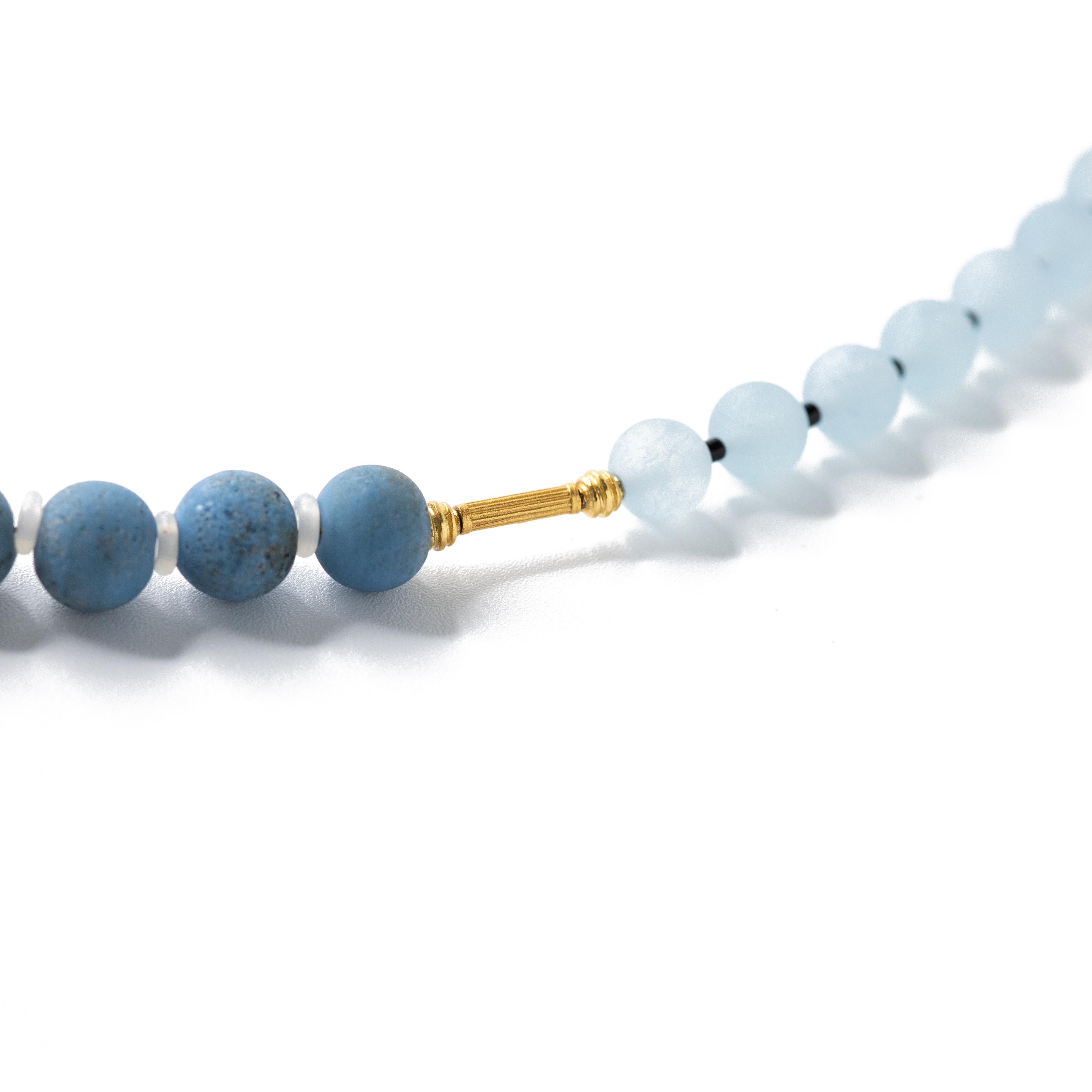 Mist on Blue Terrain Chalcedon-Halskette im Angebot 1