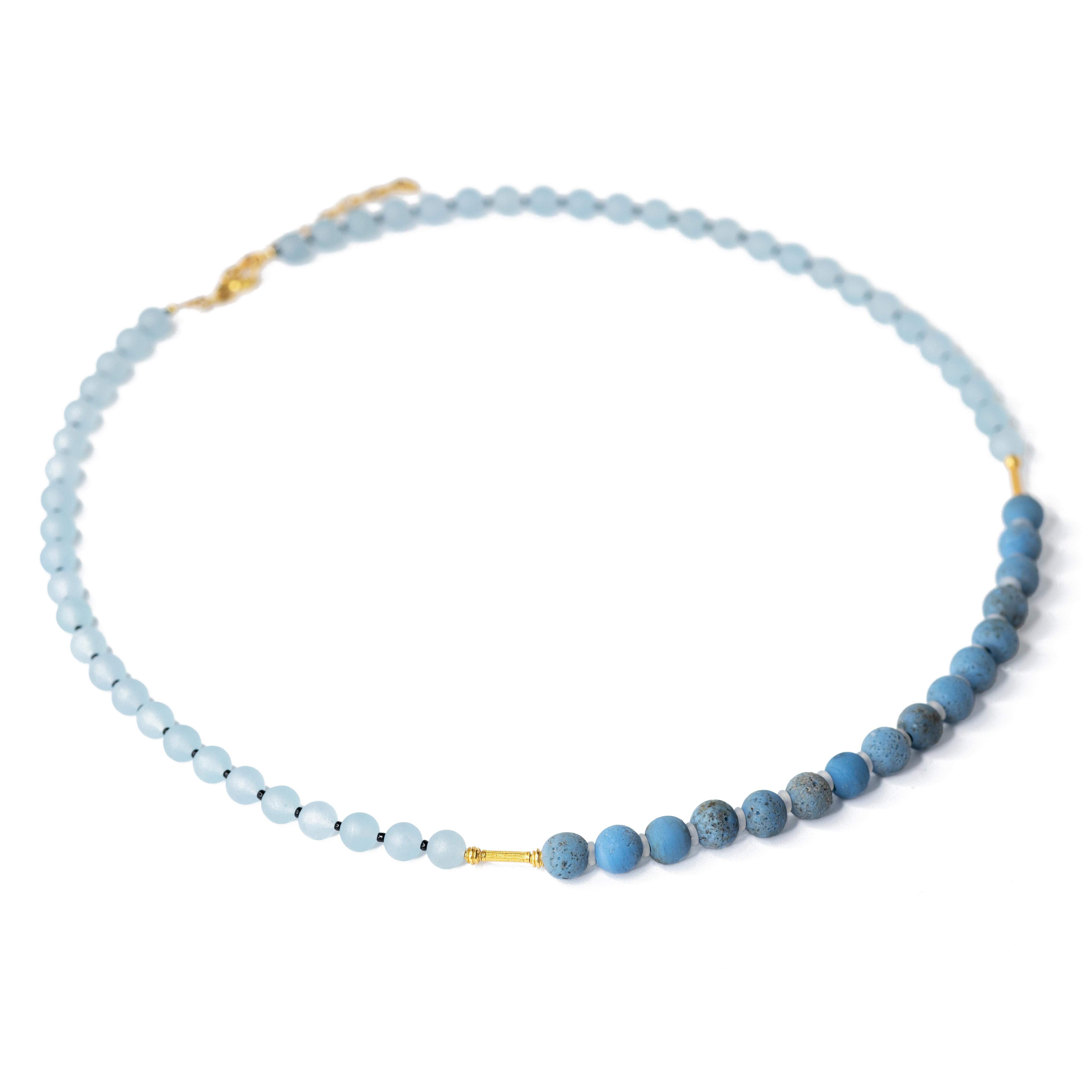 Mist on Blue Terrain Chalcedon-Halskette im Angebot 2