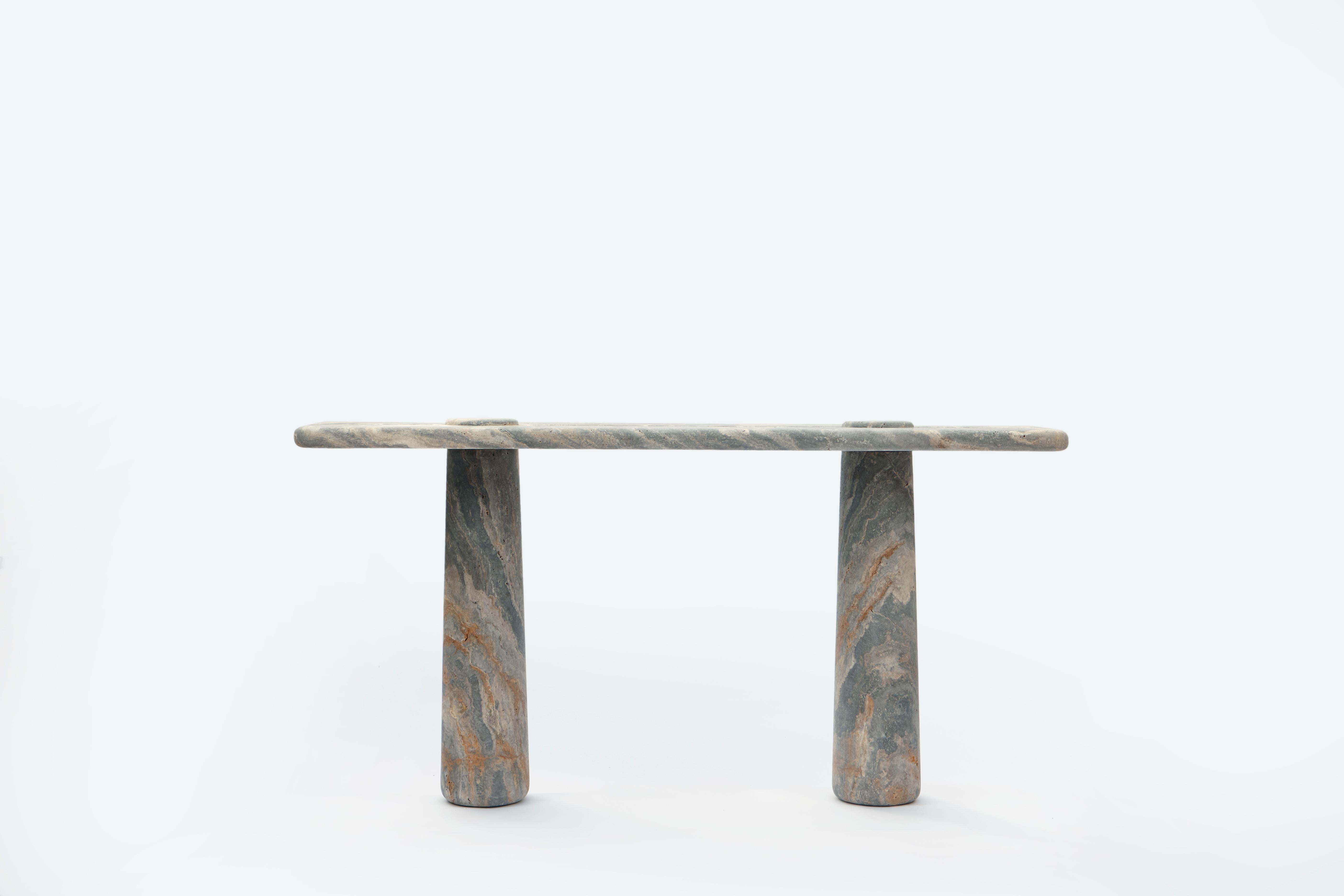 Console Mistral V2 de Studio Bazazo
Dimensions : D 45 x L 170 x H 85 cm. 
Matériaux : Argent Steele et acier inoxydable.

Légère comme une brise ayant la force de façonner les paysages, la collection 