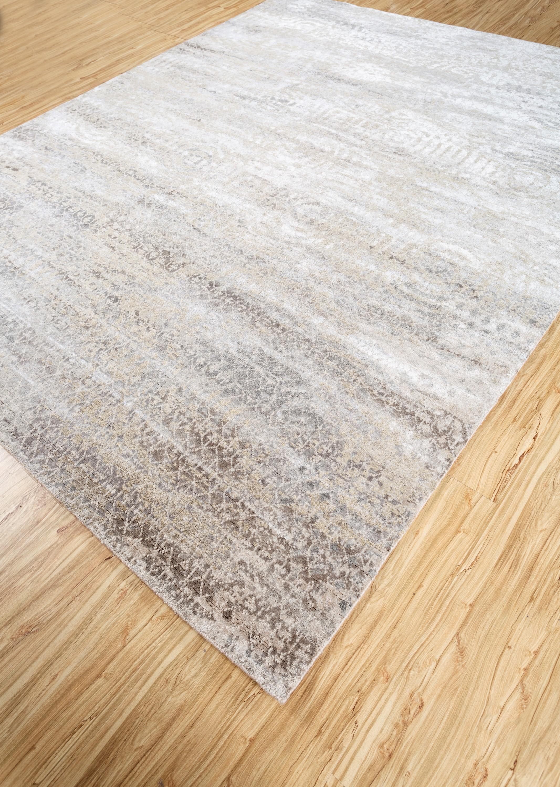 Misty Dawn Antiker weißer & gewölbter 240X300 cm handgeknüpfter Teppich in Misty Dawn (Moderne) im Angebot