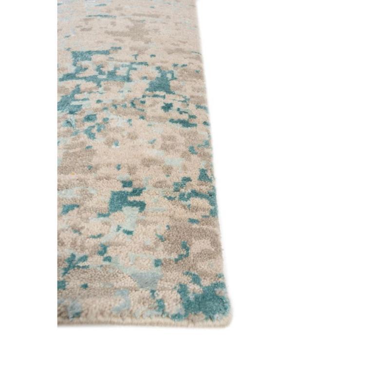 Modern Misty Drifts Antique White & Light Sea Mist 170x240 cm Hand Knotted Rug For Sale