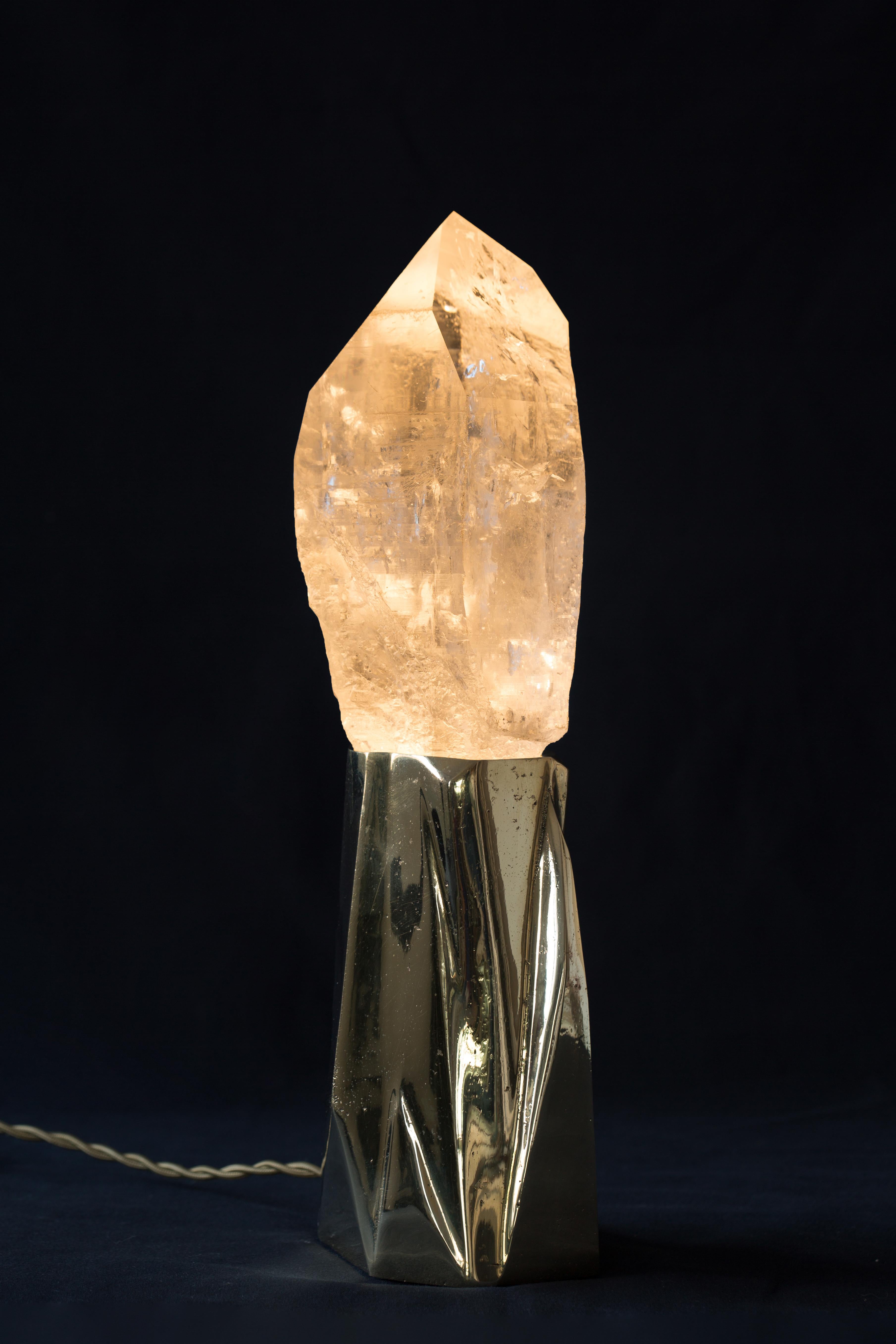 Misty natural quartz table lamp by Demian Quincke
Dimensions: diameter 13 x height 41 cm
Materials: Casted bronze, natural quartz point with bud

5 W, GU-10 Led light inside, Bi-Volt 110/220 V
3.6 kg natural quartz point, 2.7 kg casted bronze
