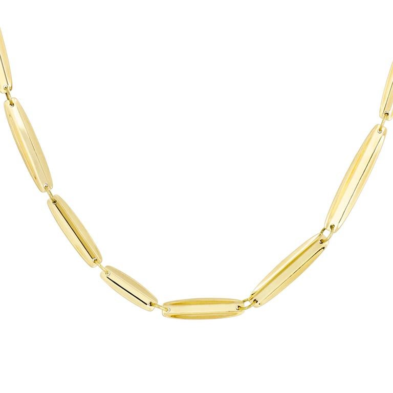 Created by Estela Guitart for MISUI, the Via collection is represented by the use of segments formed by delicate gold plates to explore the possibilities of the rhythms born of repetition. Via is MISUI's own chain and is available in rectangular or