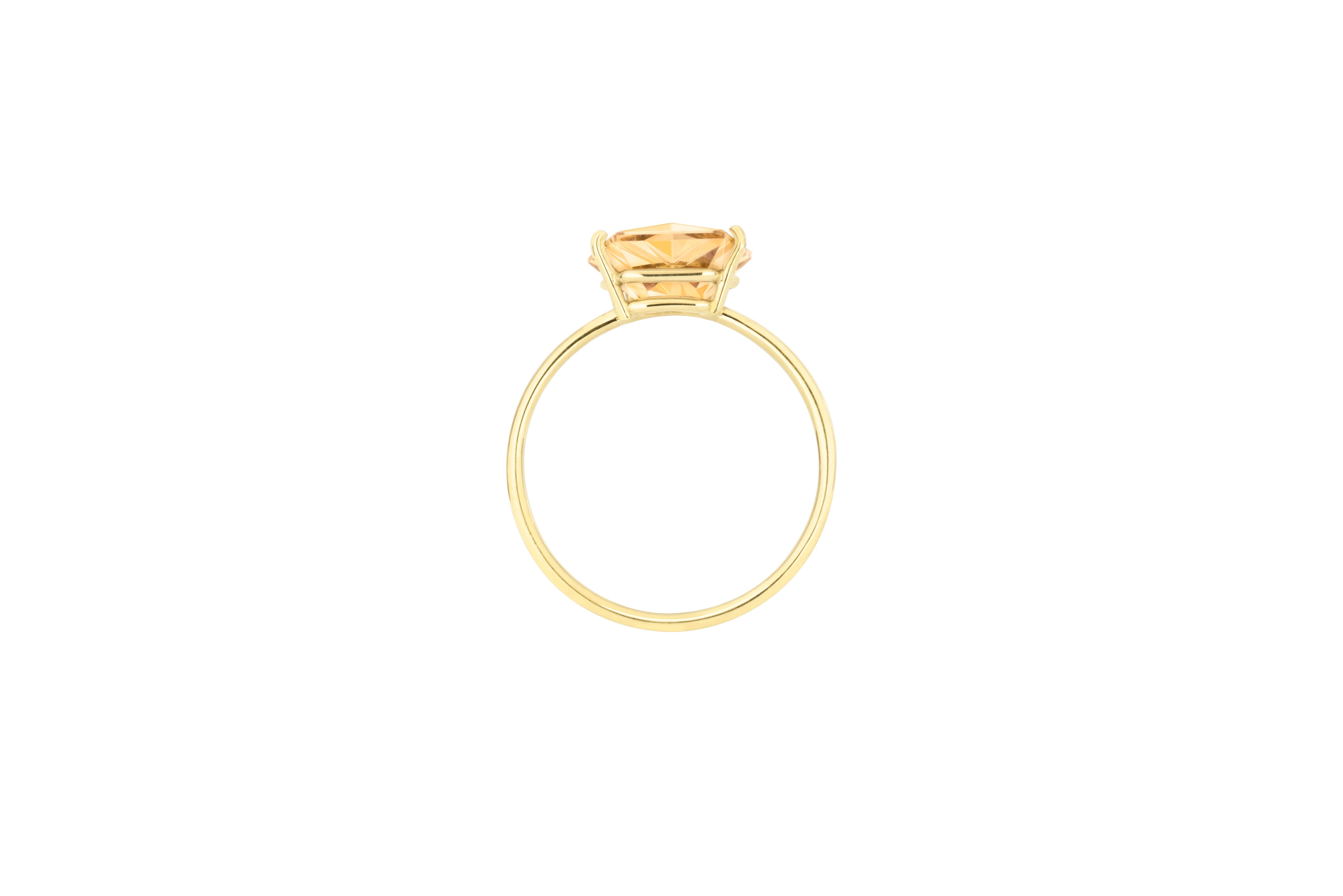Created by Estela Guitart for MISUI, this 2 carat Citrine Klar ring explores the harmony of colour. Fine gold structures frame the gemstone and give it a soft, airy feeling, highlighting its virtue.

To enhance the natural colour of this stone in