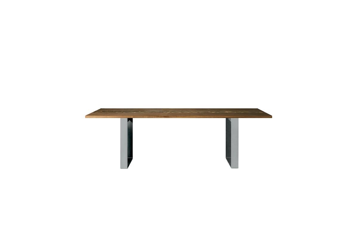 Misura-Tisch aus Massivholz, Nussbaum und Birne, handgefertigte natürliche Oberfläche, zeitgenössisch (Moderne) im Angebot
