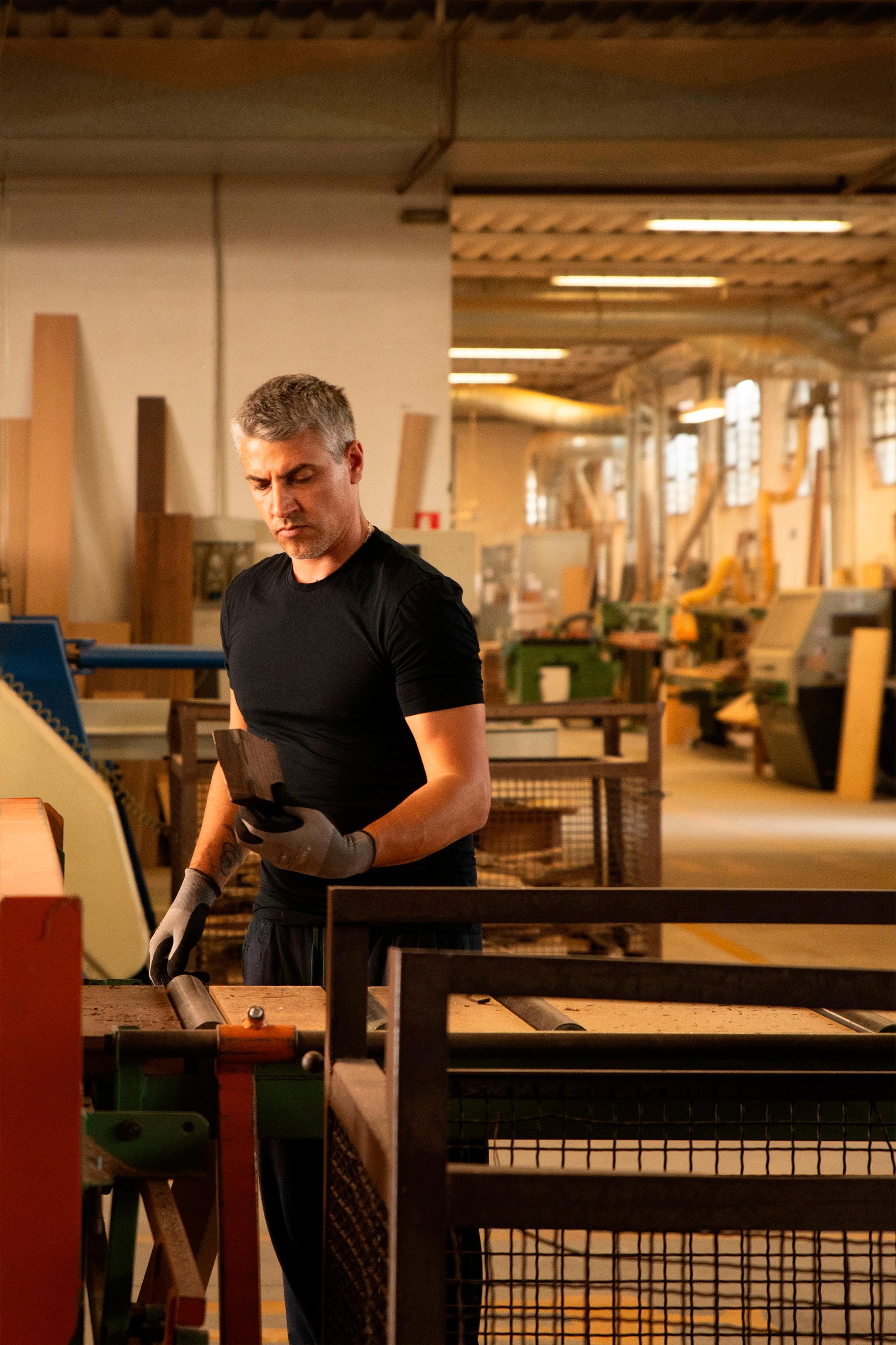 Table Misura en bois massif, noyer et brique, finition naturelle faite à la main, contemporaine Neuf - En vente à Cadeglioppi de Oppeano, VR