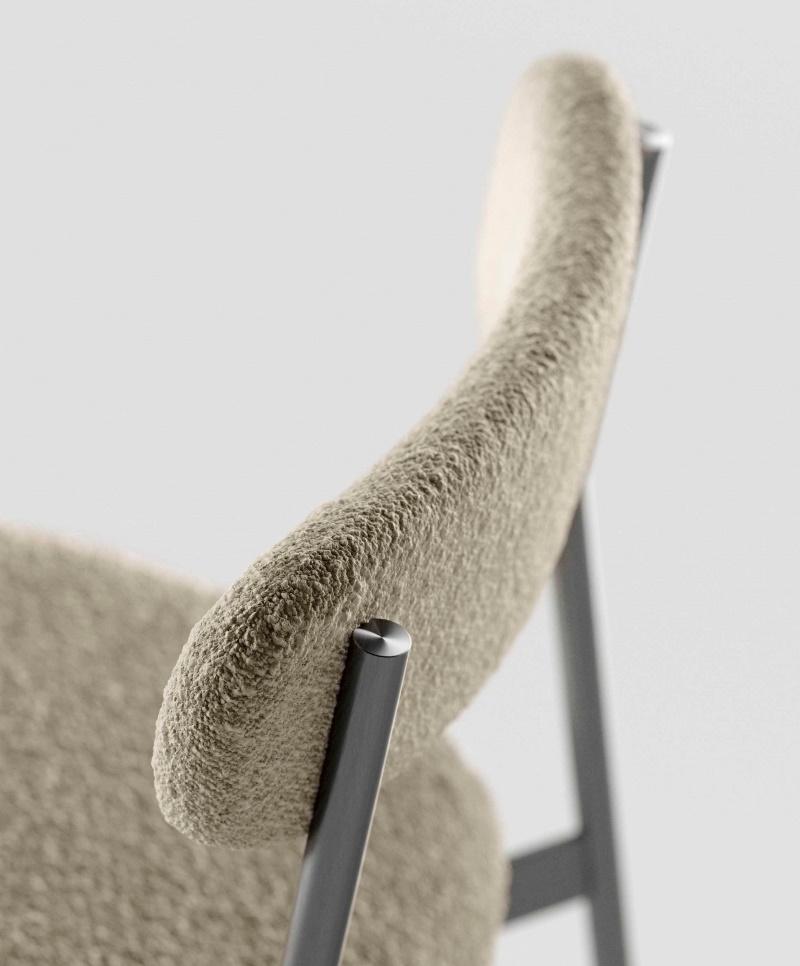 Mit Gepolsterter und Metallstuhl, entworfen von Massimo Castagna, hergestellt in Italien  im Zustand „Neu“ im Angebot in Beverly Hills, CA