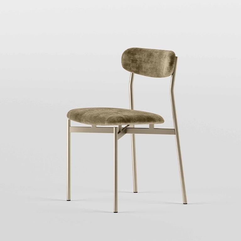 Mit Gepolsterter und Metallstuhl, entworfen von Massimo Castagna, hergestellt in Italien  (21. Jahrhundert und zeitgenössisch) im Angebot