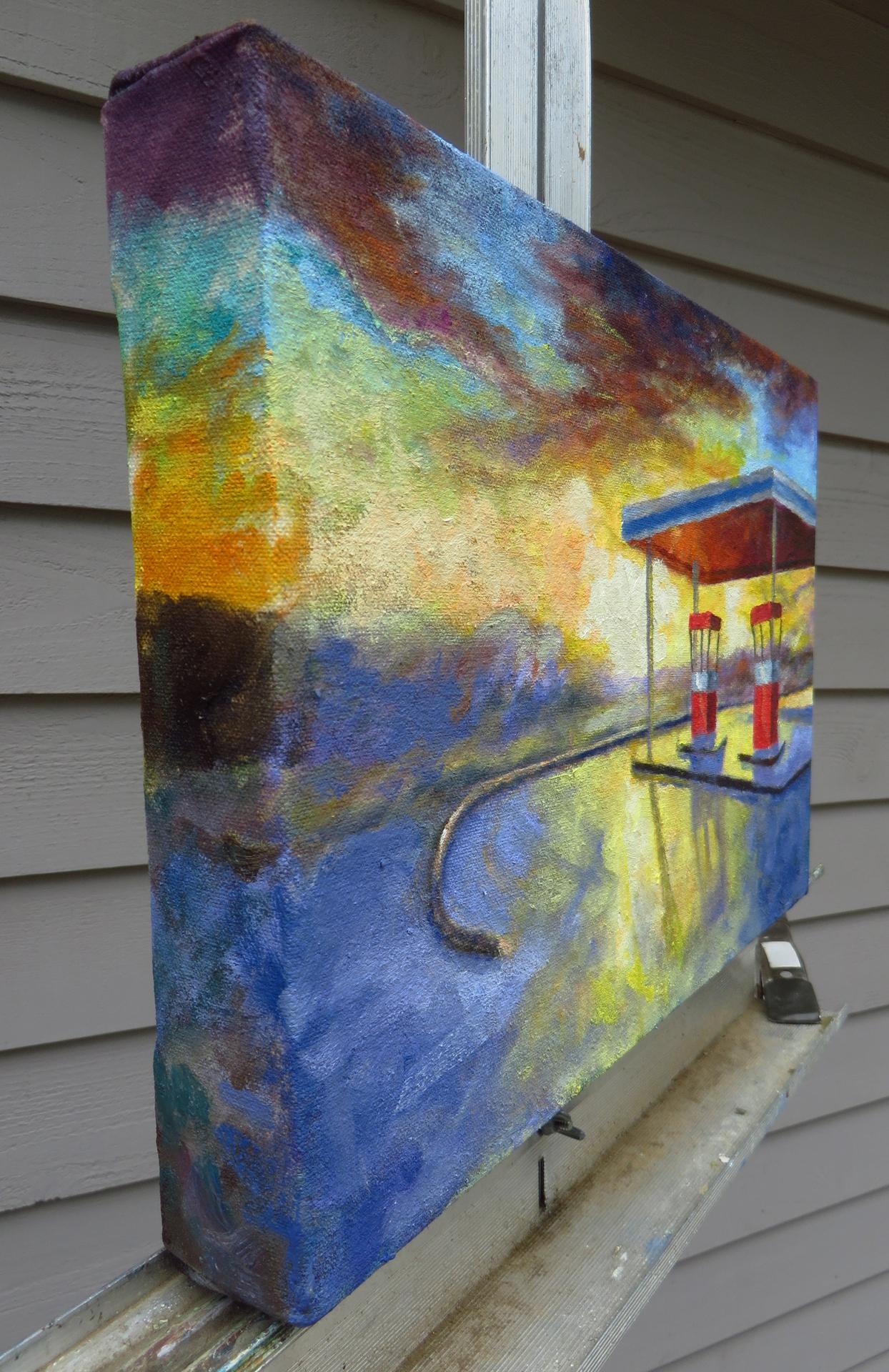 Sonnenuntergang an der Tankstelle, Ölgemälde – Painting von Mitchell Freifeld