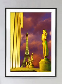 Art Deco Paris - Tour Eiffel Place du Trocadéro Statues " Slave to Love " (esclave de l'amour) Or