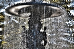 Bethesda-Brunnen Tanzendes Wasser im Central Park - Monochromatische Farbe