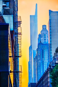 I grattacieli di Billionaire Row in contrasto con gli edifici più vecchi, New York City