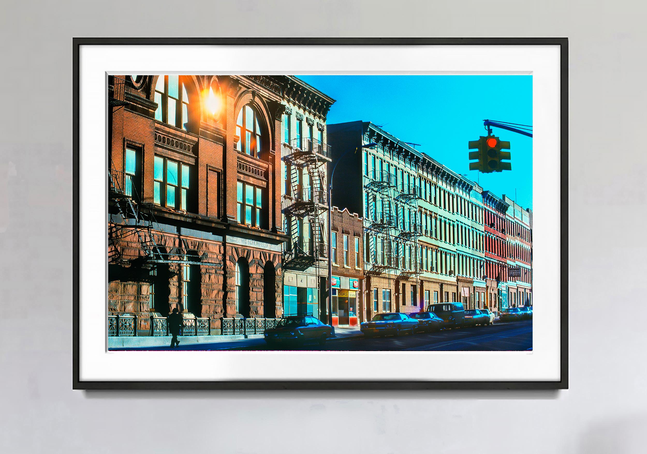 Brooklyn Row Houses mit Candy Store und Gebäuden aus dem 19. Jahrhundert – Photograph von Mitchell Funk