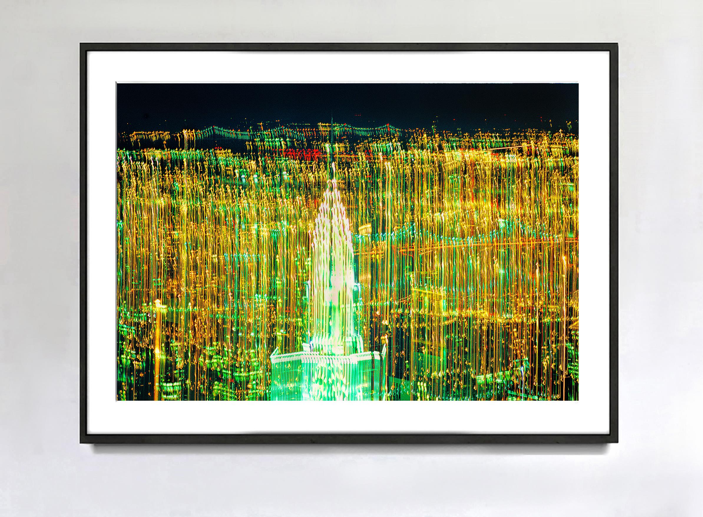Edificio Chrysler:  Fotografía Expresionista Abstracta en venta 1
