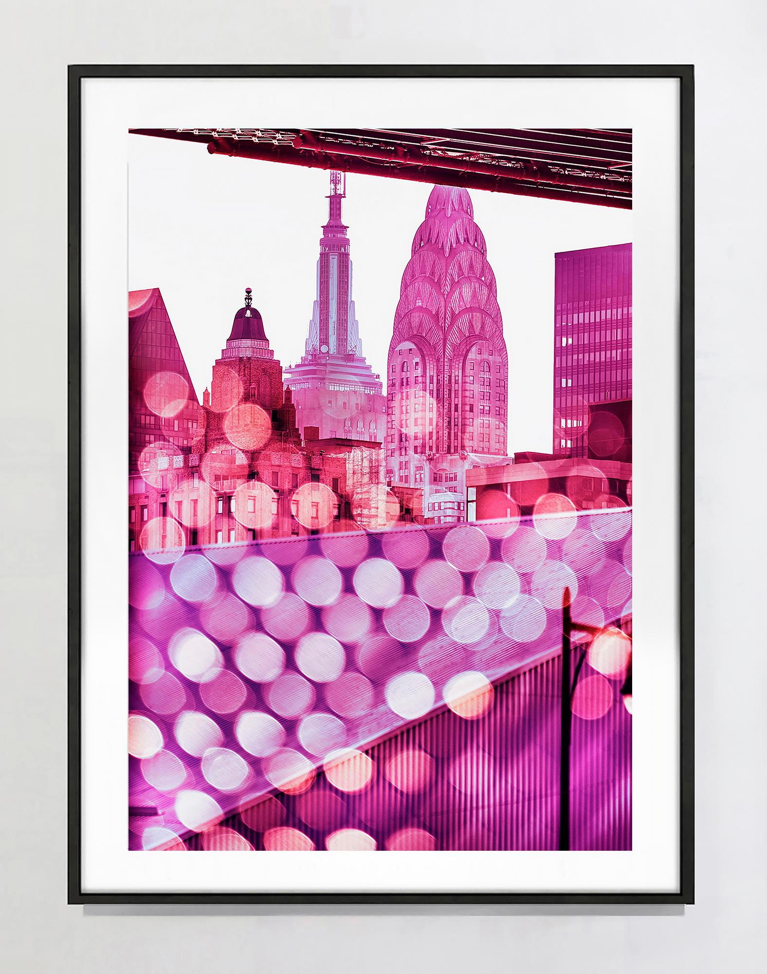 Edificio Chrysler y Empire State, horizonte rosa - Photograph Geométrico abstracto de Mitchell Funk