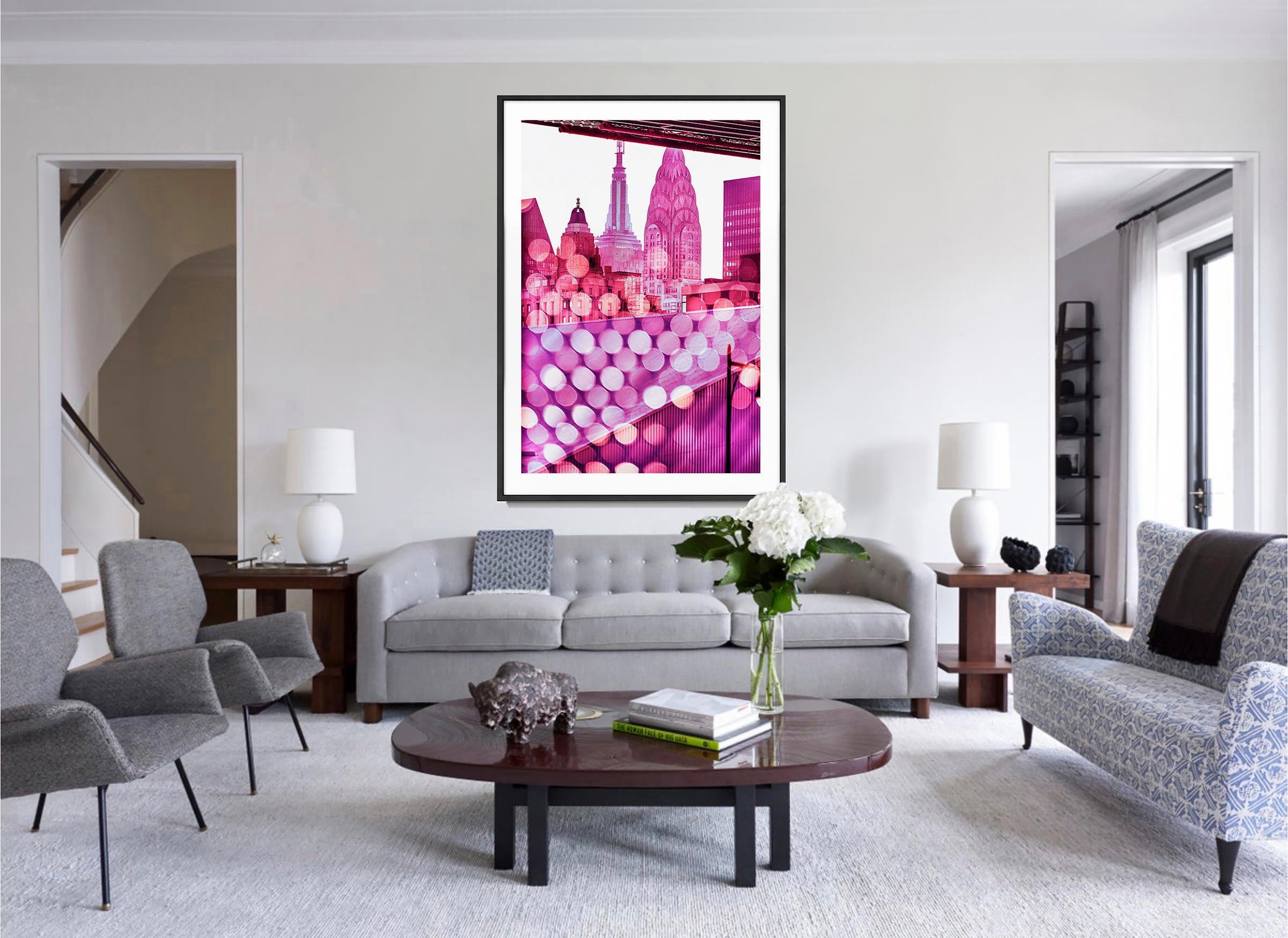 Edificio Chrysler y Empire State, horizonte rosa - Abstract Photograph Rosa de Mitchell Funk