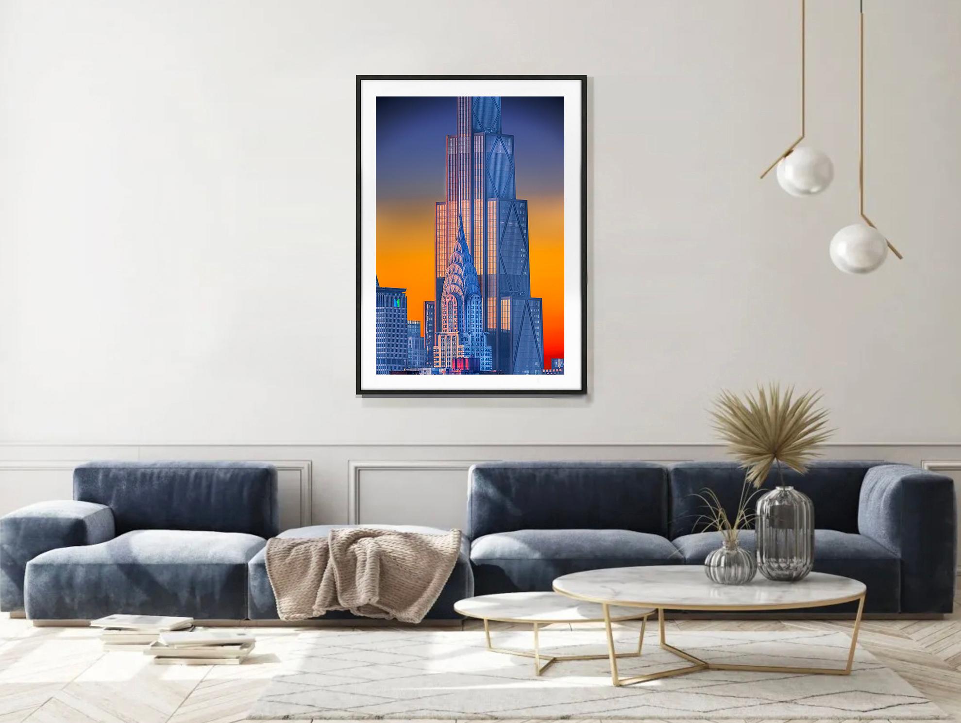 El edificio Chrysler y la sede del banco Chase al amanecer - Landscape Photograph Púrpura de Mitchell Funk