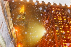 La couronne du Chrysler Building par une nuit pluvieuse de New York