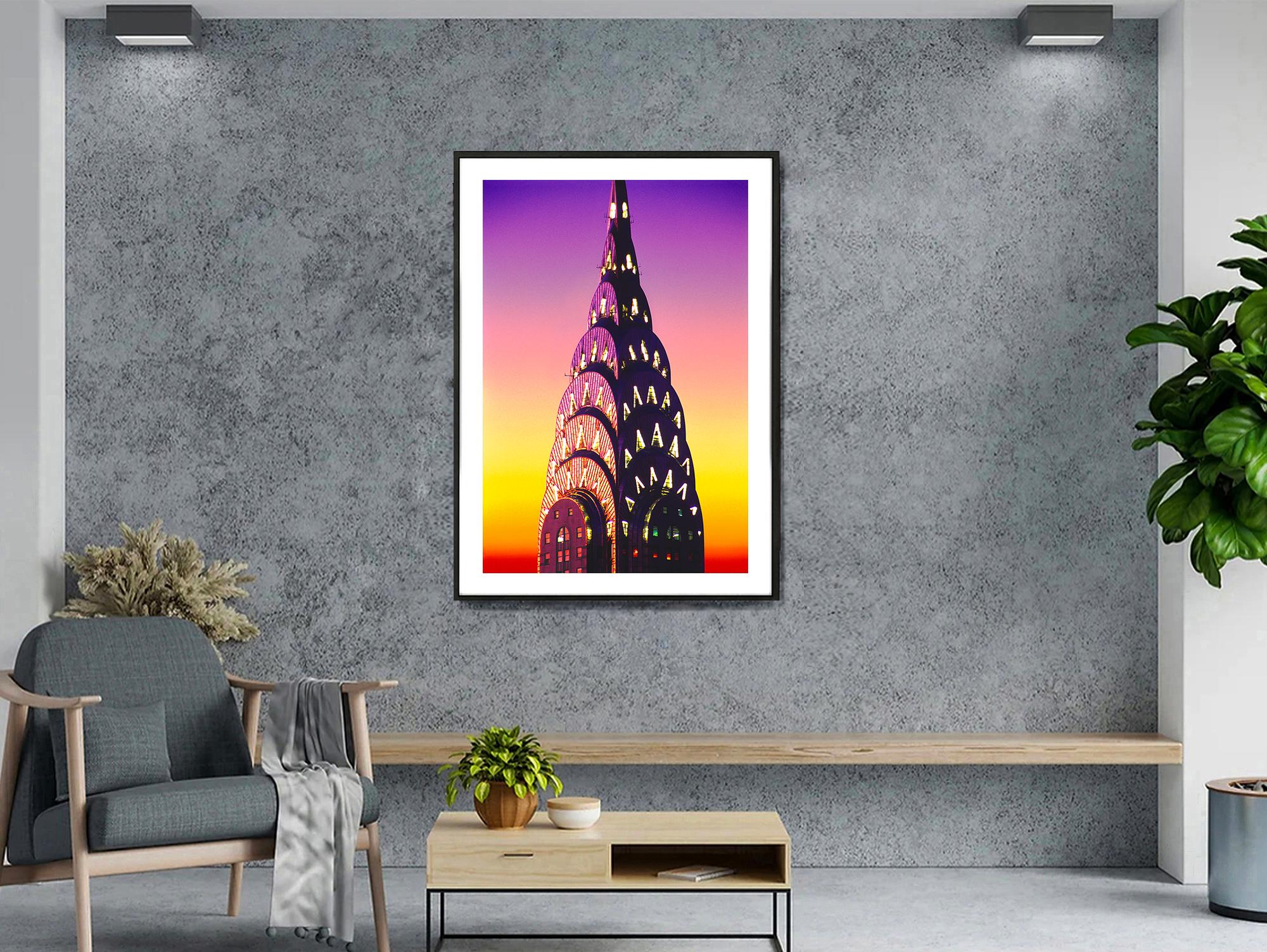 Corona del Chrysler Building di notte con cielo luminoso - Photograph Postimpressionismo di Mitchell Funk