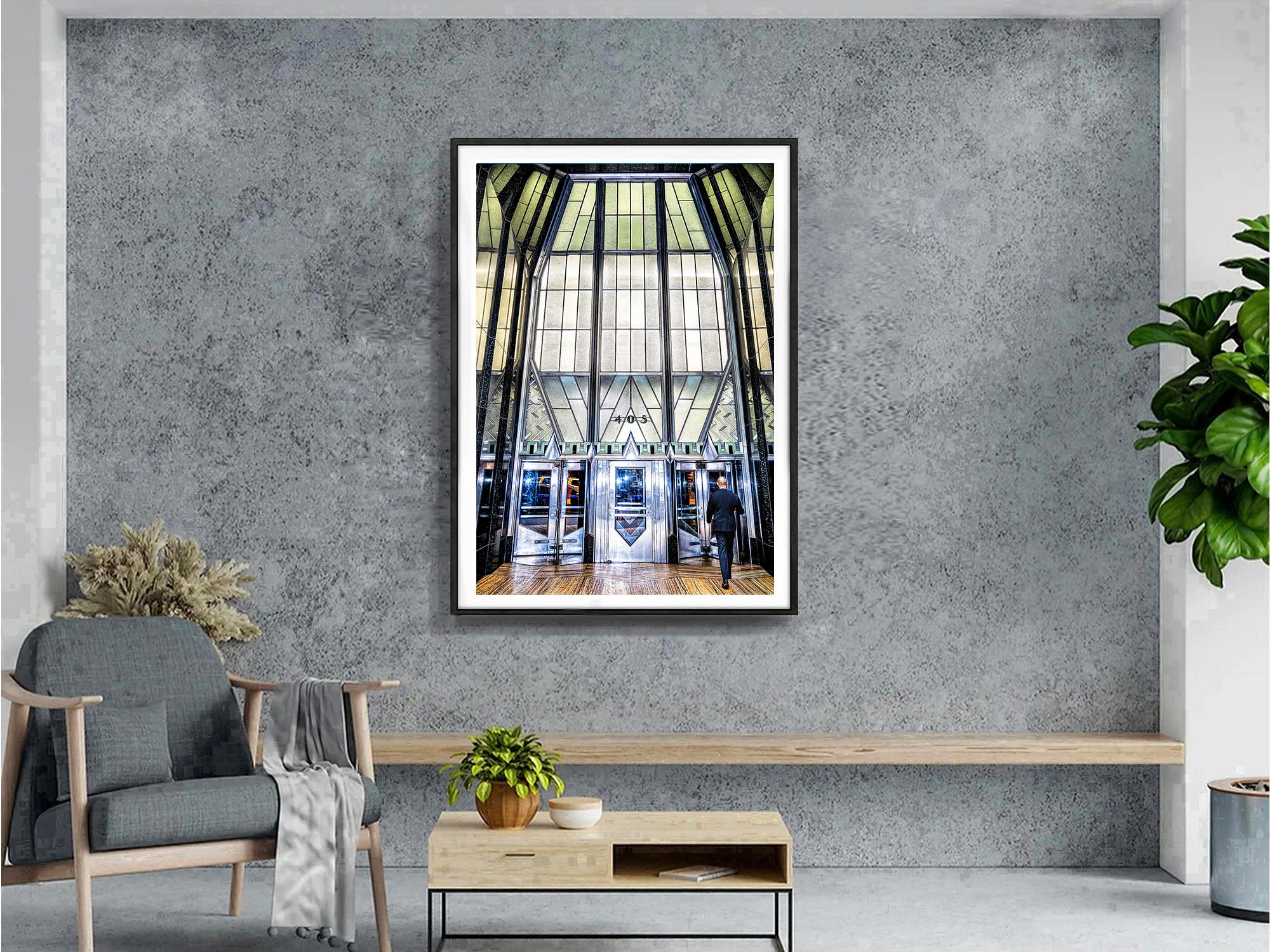 Entrée du Chrysler Building - Gris Landscape Photograph par Mitchell Funk