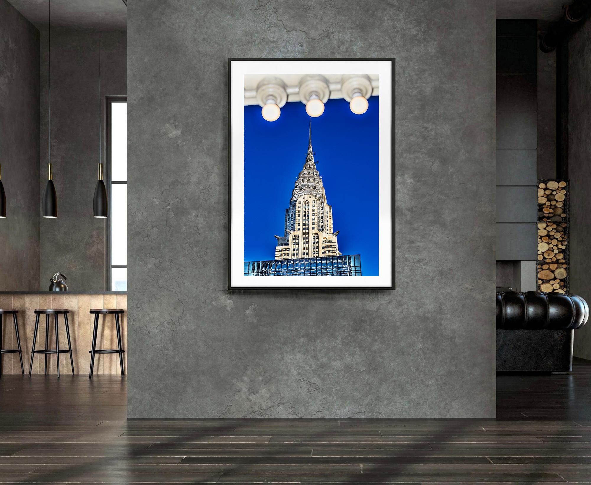 La flèche du Chrysler Building depuis la gare de Grand Central - Géométrique abstrait Photograph par Mitchell Funk