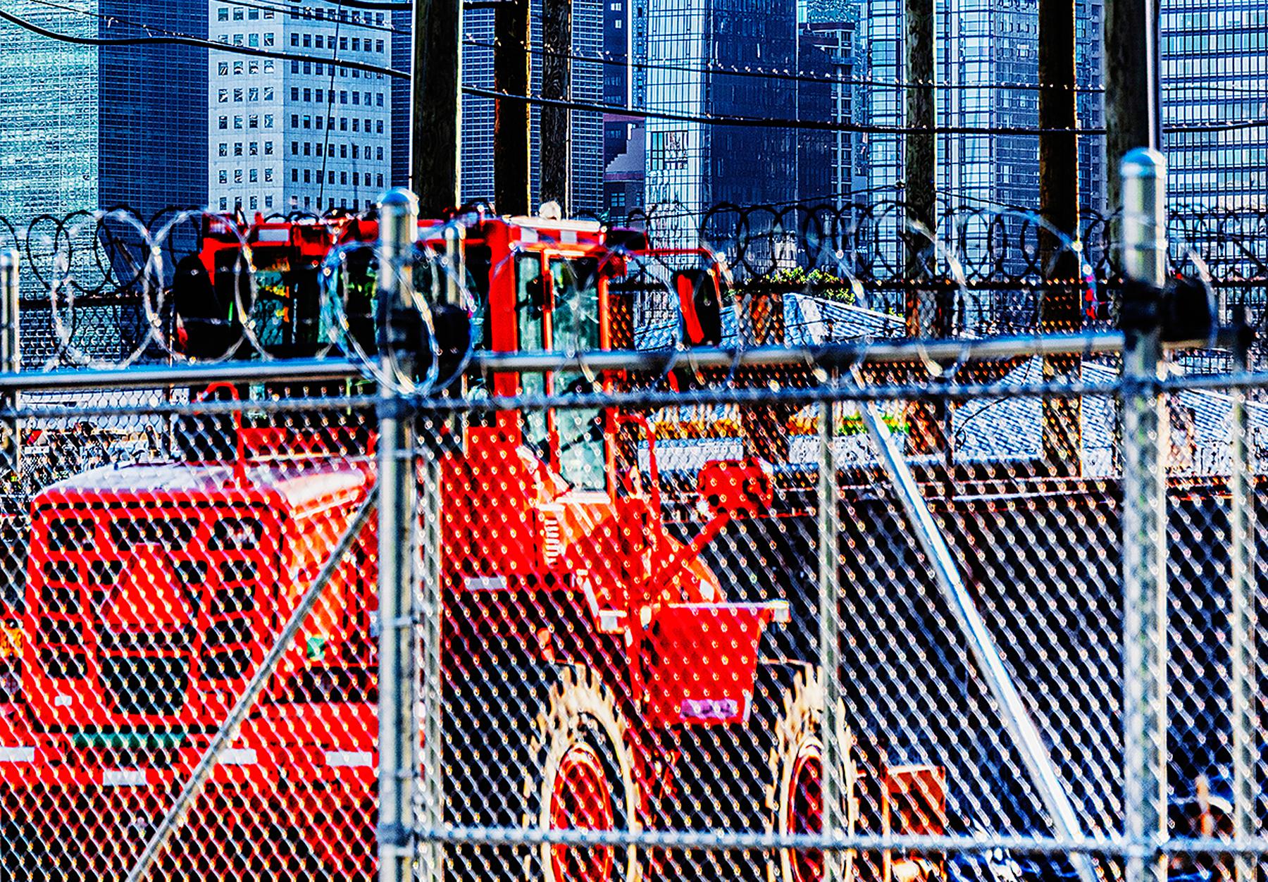 Wherever You Look You See You See The Chrysler Building: Long Island City Industrial im Angebot 3
