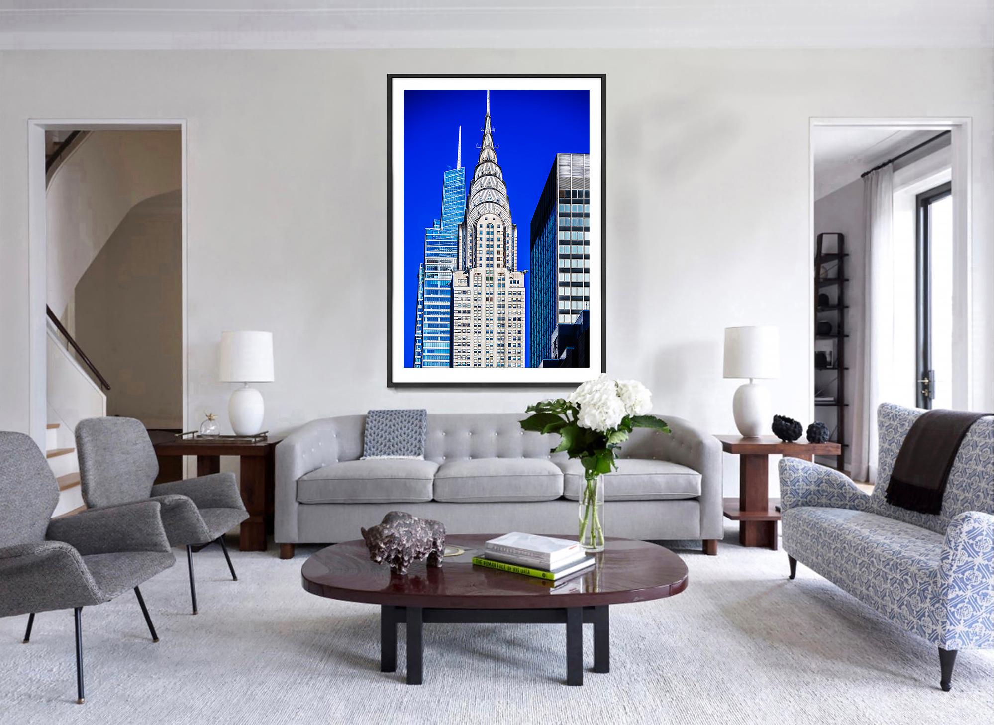Chrysler-Gebäude in Cool Blue, Grey und Silber Palette (Blau), Landscape Photograph, von Mitchell Funk