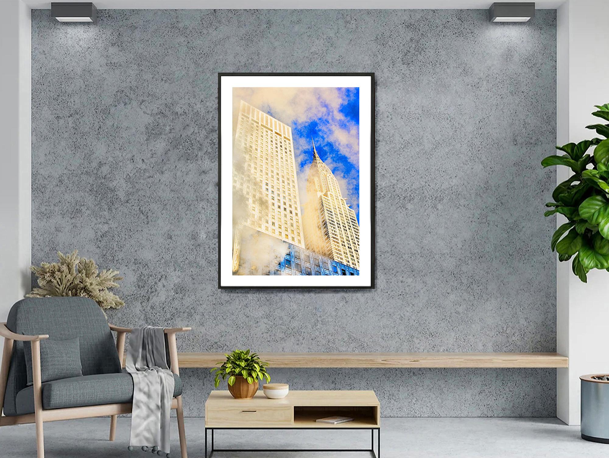 Icone di New York: il Chrysler Building nella nebbia - Landscape Photograph Beige di Mitchell Funk