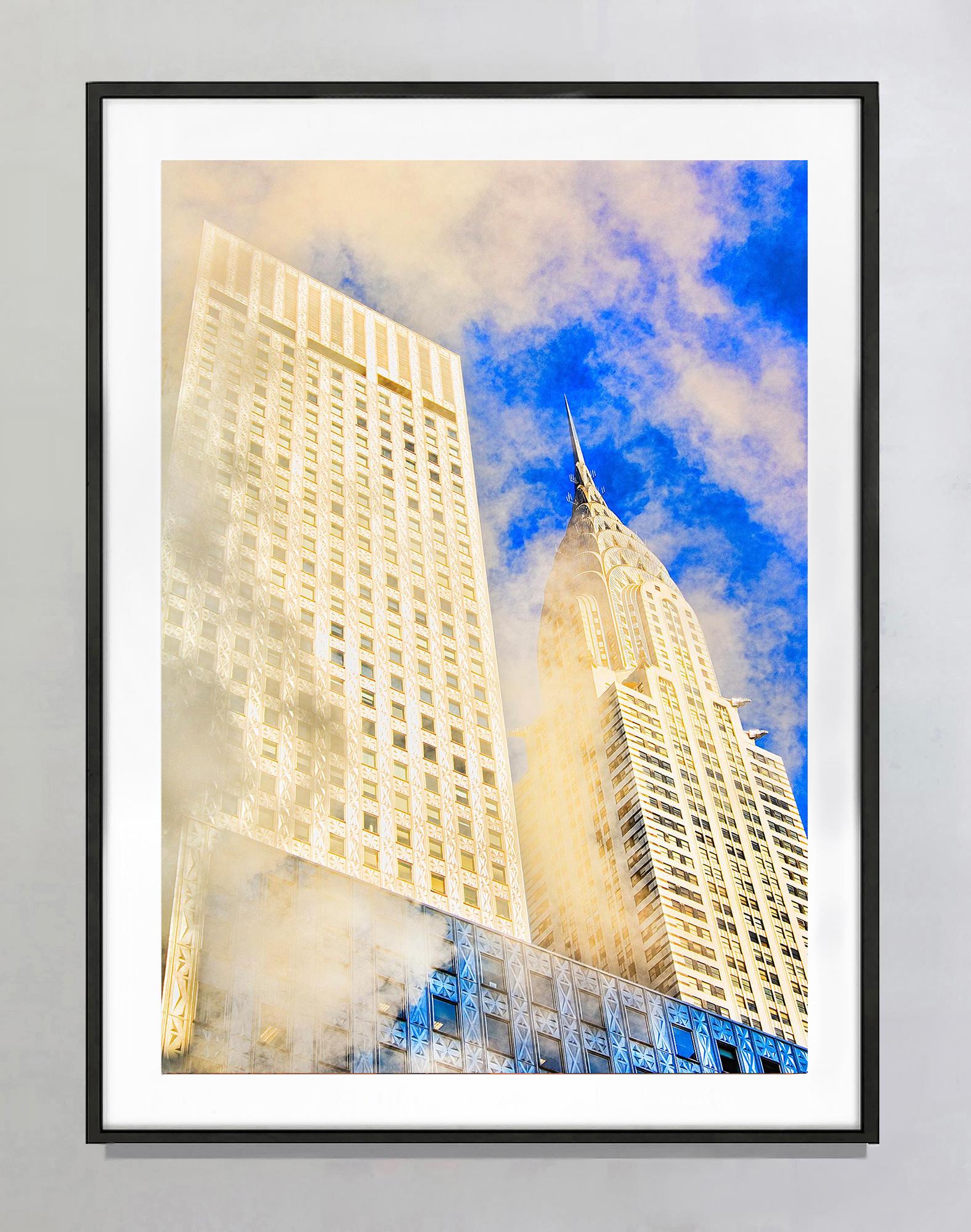 Icone di New York City Edificio Chrysler  in Fog 2007, firmato e datato e numerato sul recto, 3/15, un altro formato disponibile, stampato successivamente su carta Hahnemuhle by, non incorniciato,  Una splendida visuale di New York. Mitchell Funk