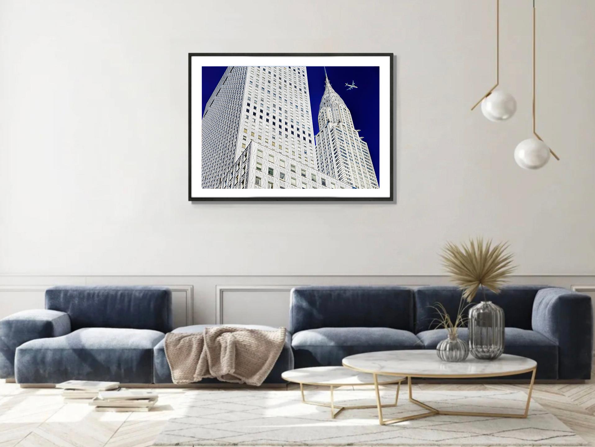 Astrazione dell'edificio Chrysler che brilla d'argento - Photograph Astrattismo geometrico di Mitchell Funk