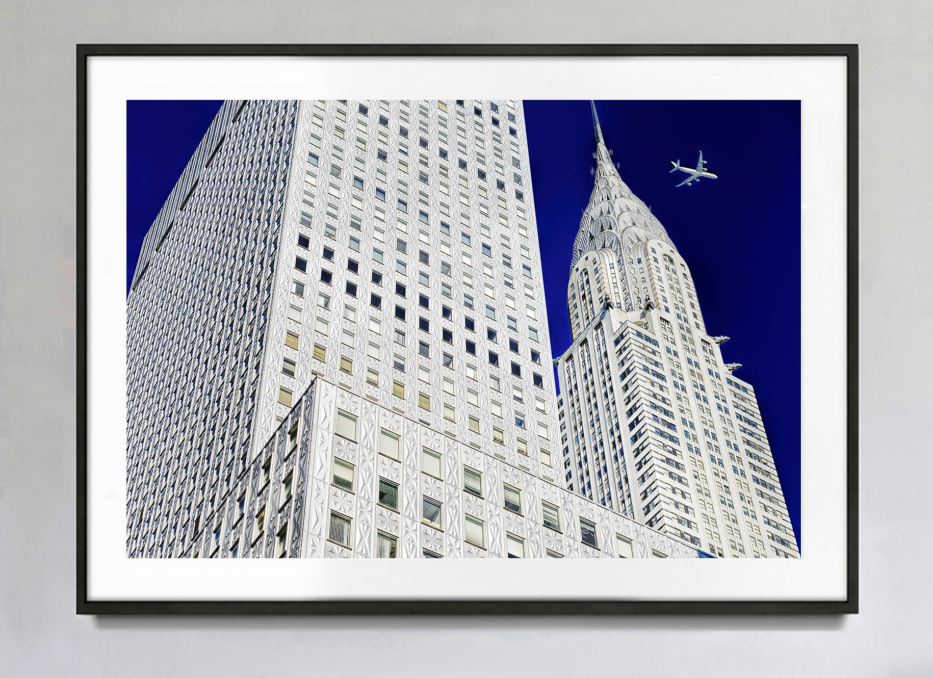 Astrazione dell'edificio Chrysler che brilla d'argento - Abstract Photograph Argento di Mitchell Funk