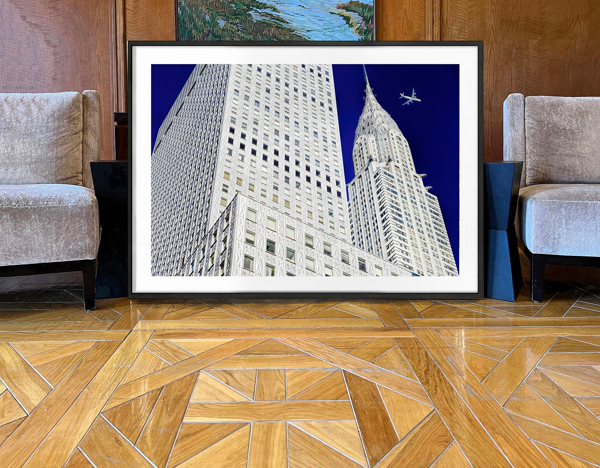 Astrazione dell'edificio Chrysler che brilla d'argento in vendita 3