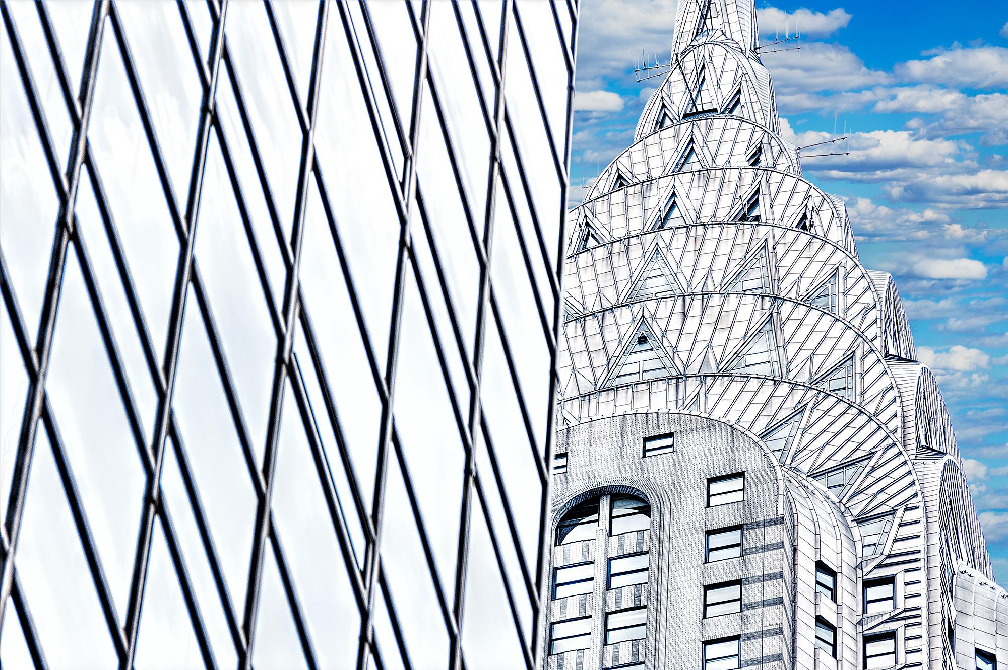 Edificio Chrysler en tonos plateados y grises Relaciones espaciales abstractas