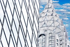 Edificio Chrysler en tonos plateados y grises Relaciones espaciales abstractas