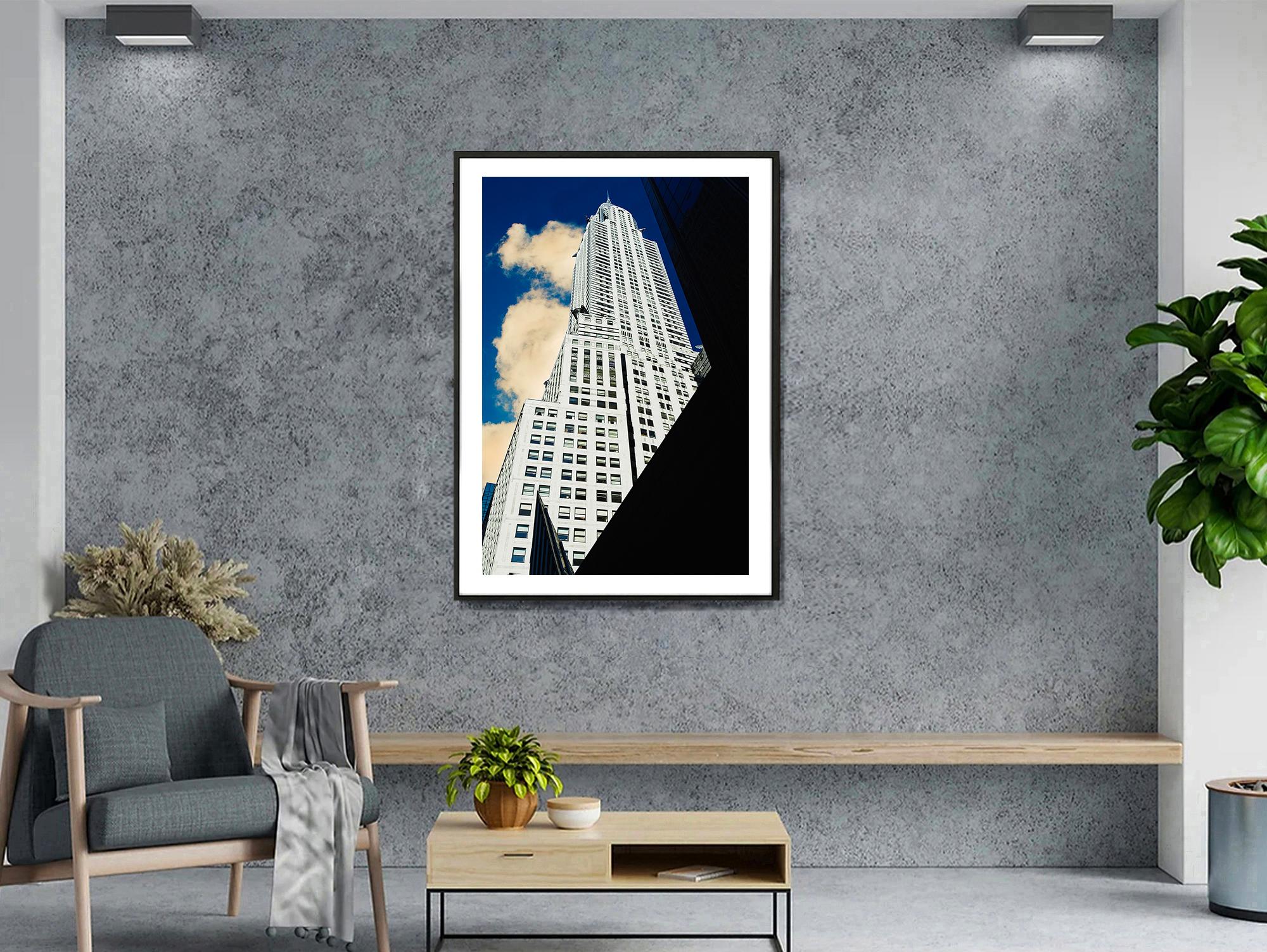 Chrysler-Gebäude mit Blick nach oben in Licht und Schatten – Photograph von Mitchell Funk