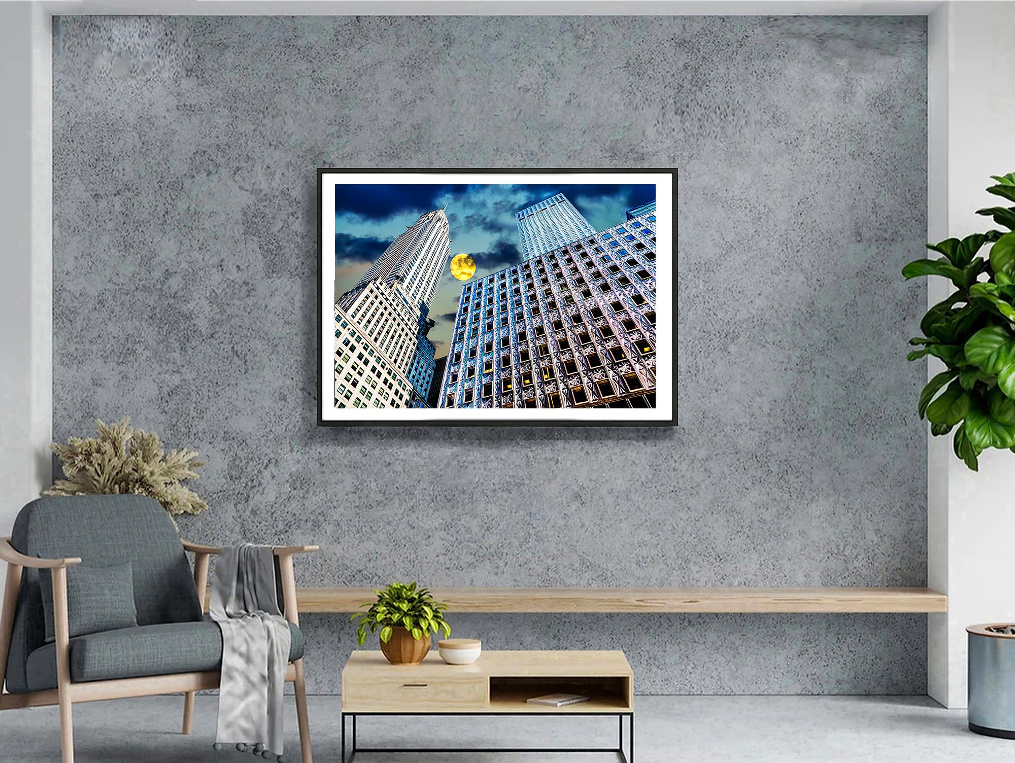 Il Chrysler Building che guarda verso l'alto con la luna gialla e pigra - Color Photograph Viola di Mitchell Funk