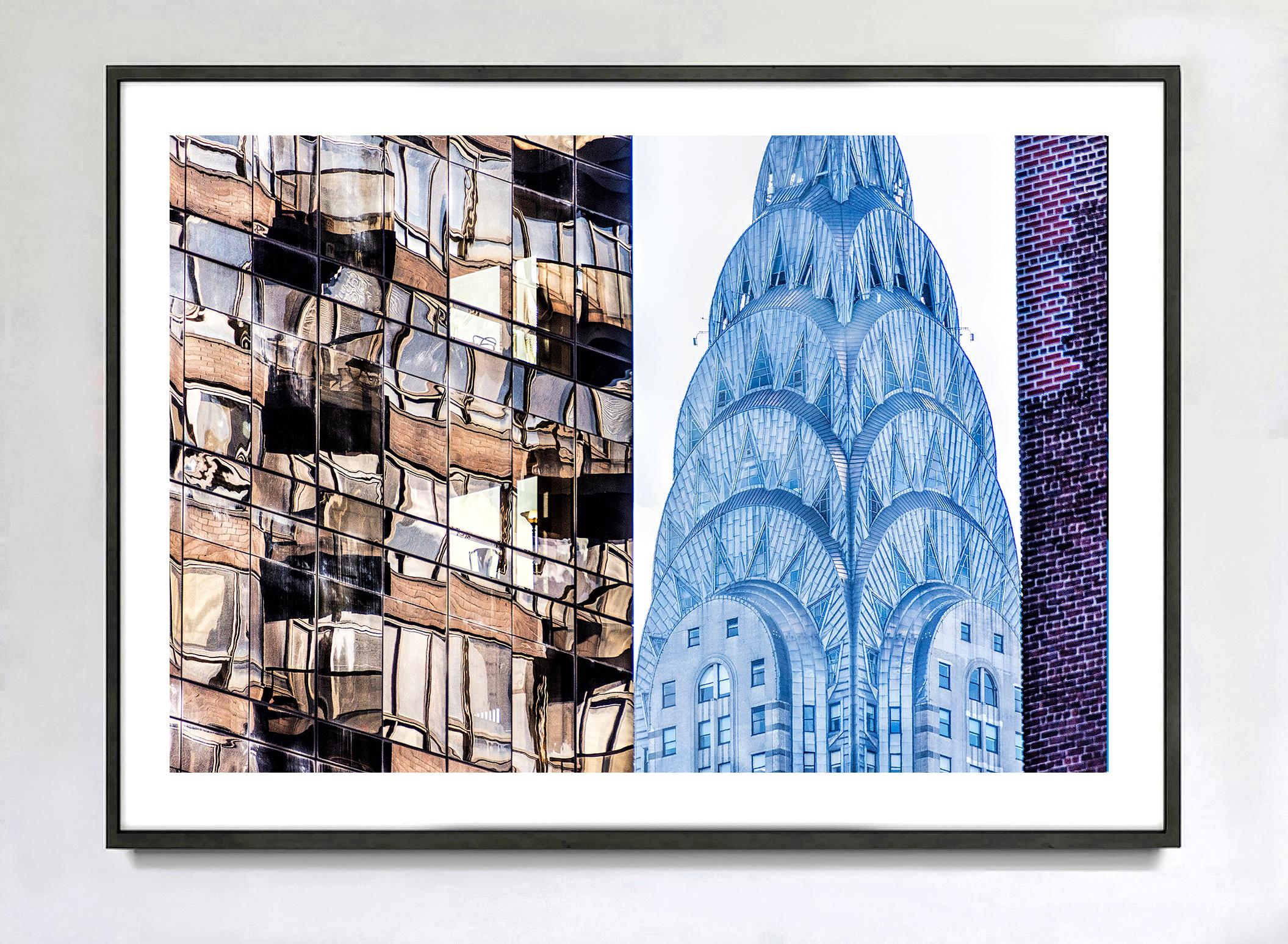 Chrysler Building Spire mit abstrakten architektonischen Mustern (Grau), Landscape Photograph, von Mitchell Funk
