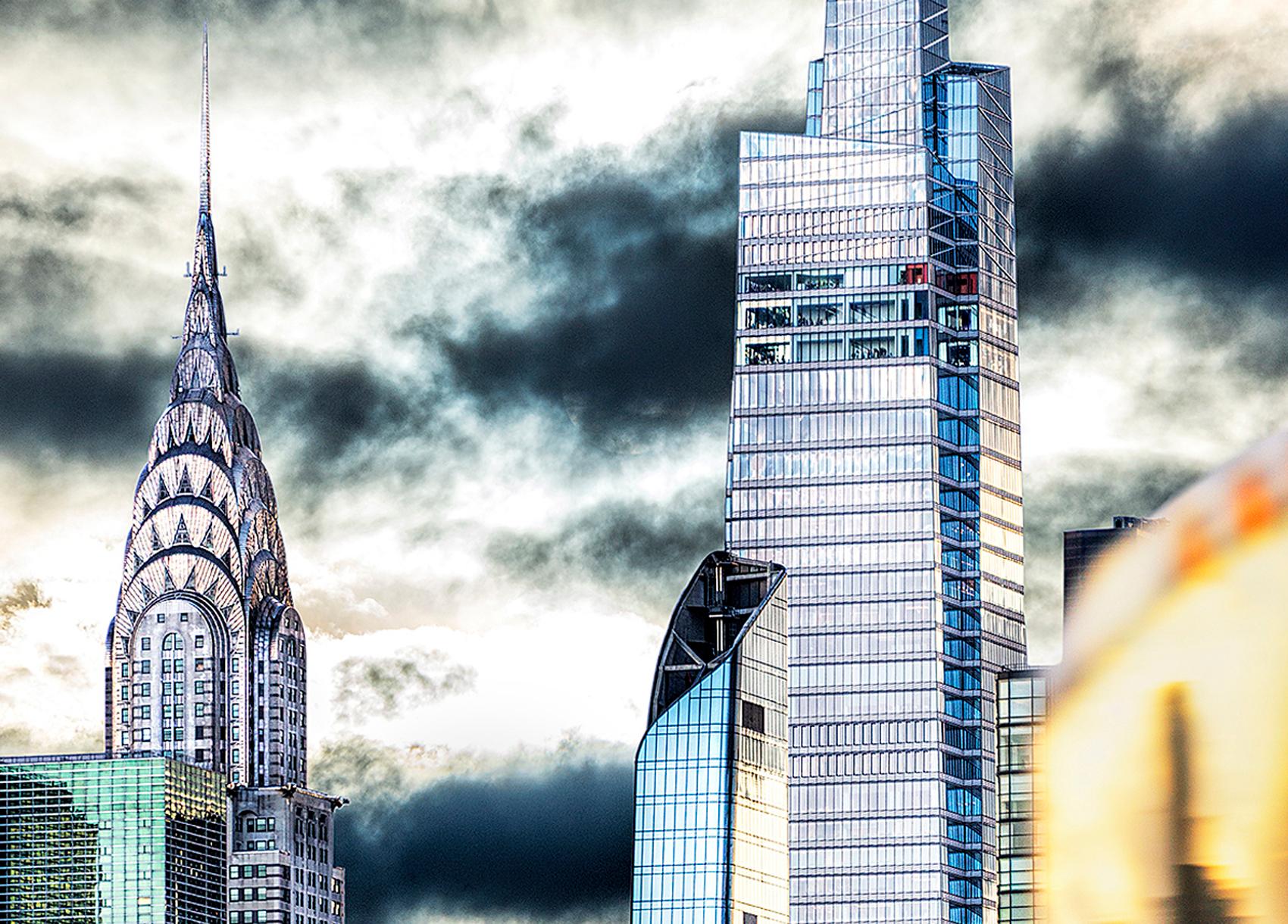 Chrysler Building Veiled in Silver and Grey For Sale 2