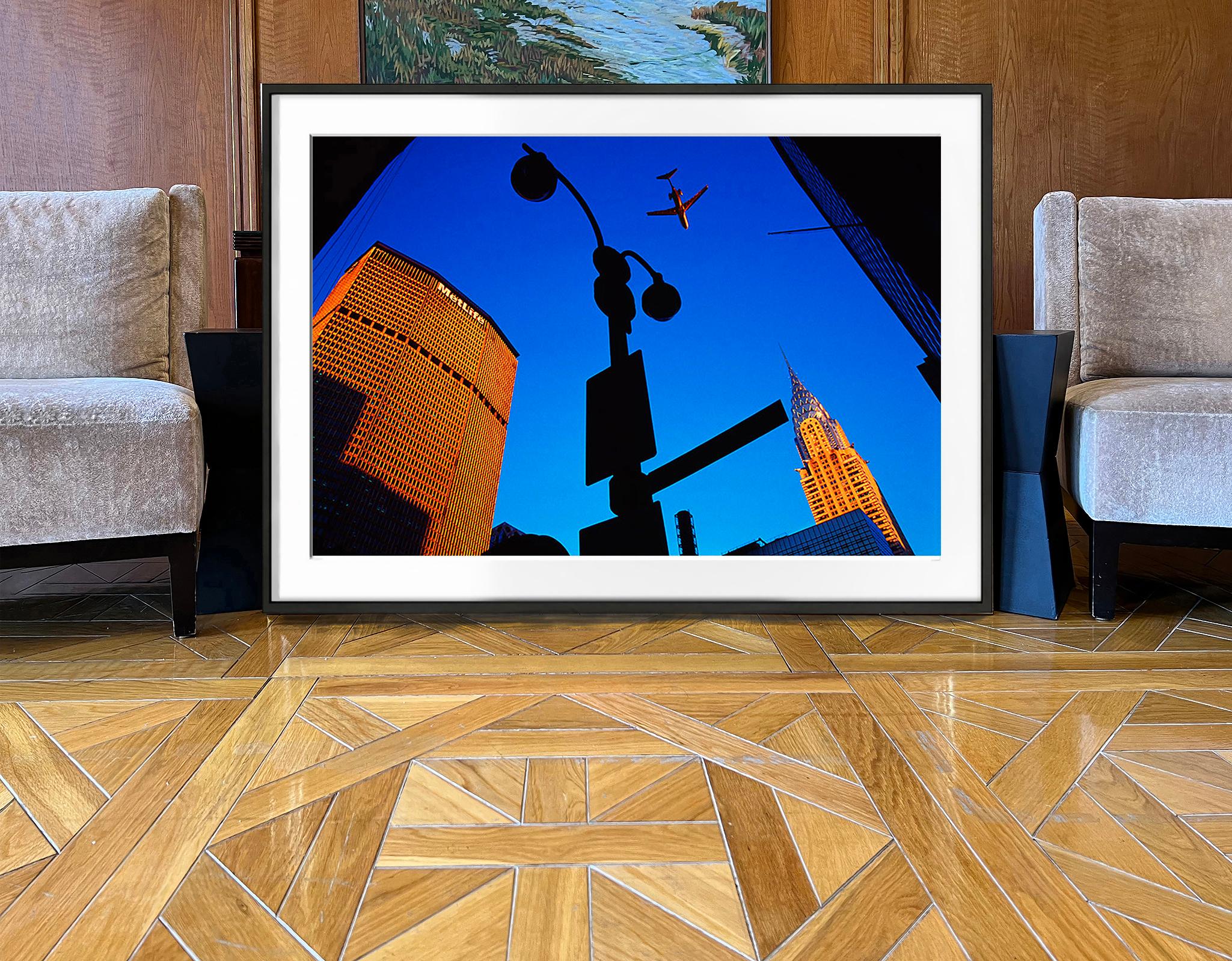 Chrysler Building con Pan Am Building - Skyline di New York - Landscape Photograph Blu di Mitchell Funk