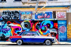 Coche Vintage de Colores Contra la Pared de Graffiti. San Francisco, Impresión fotográfica en color