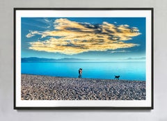 Ufer des Lake Tahoe mit dramatisch blauem Himmel, signierter Farb-Kunstdruck