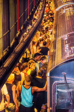 Piattaforma e treno della metropolitana affollati, fotografia artistica a colori autografata 2/15