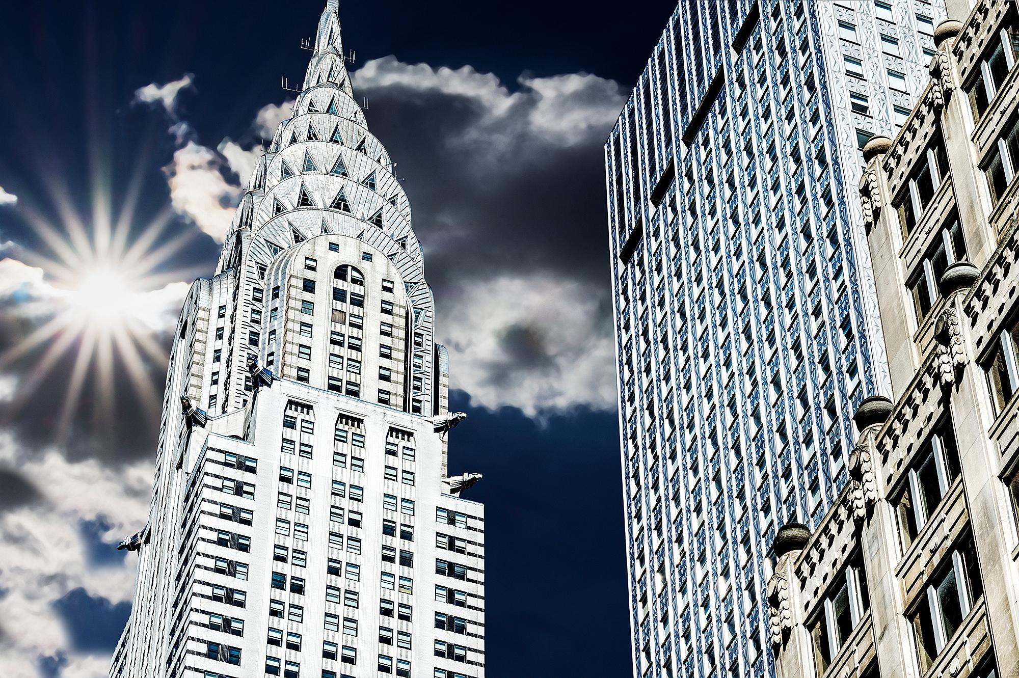 Mitchell Funk Abstract Photograph – Crown of Chrysler Building mit Sunburst, Manhattan