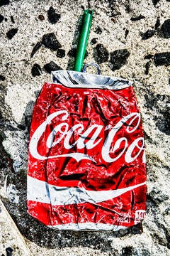 Asphalt de rue en forme de boîte de Coca-Cola concassée - Art urbain réaliste